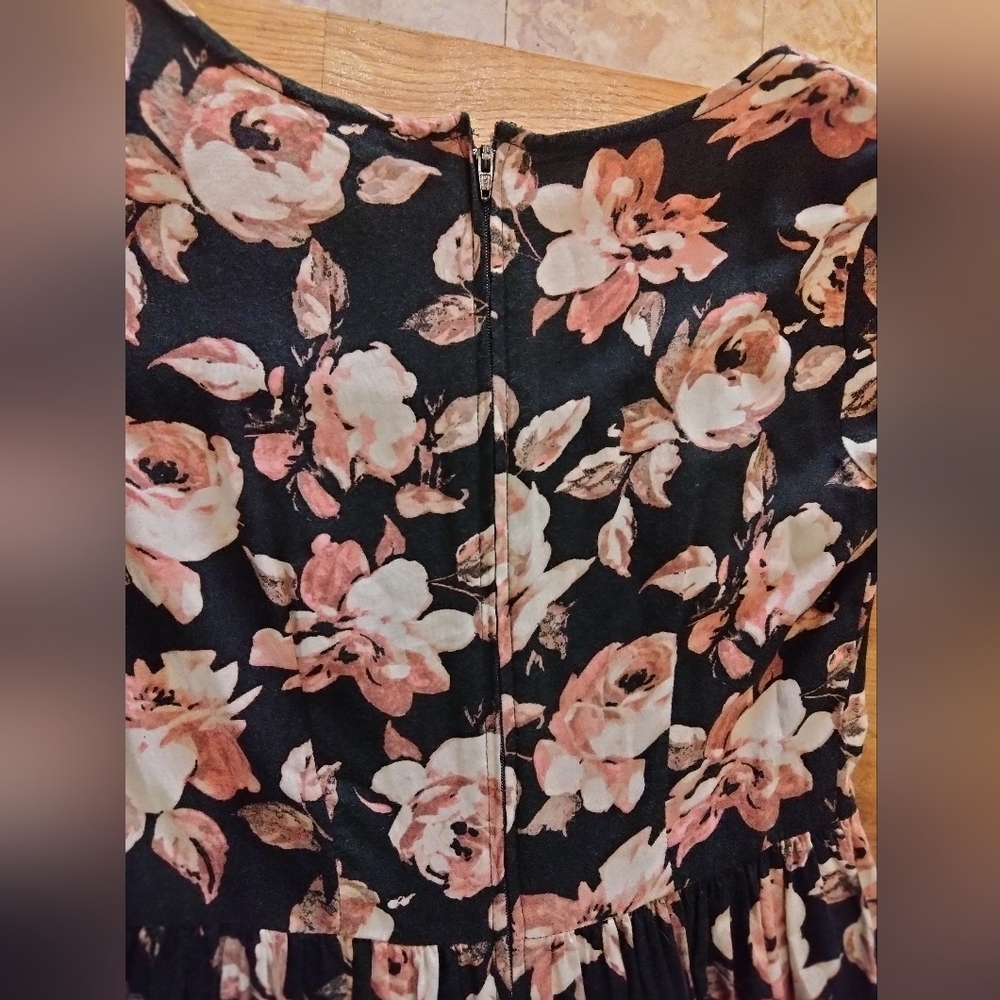 Dress - Picture 4 of 4